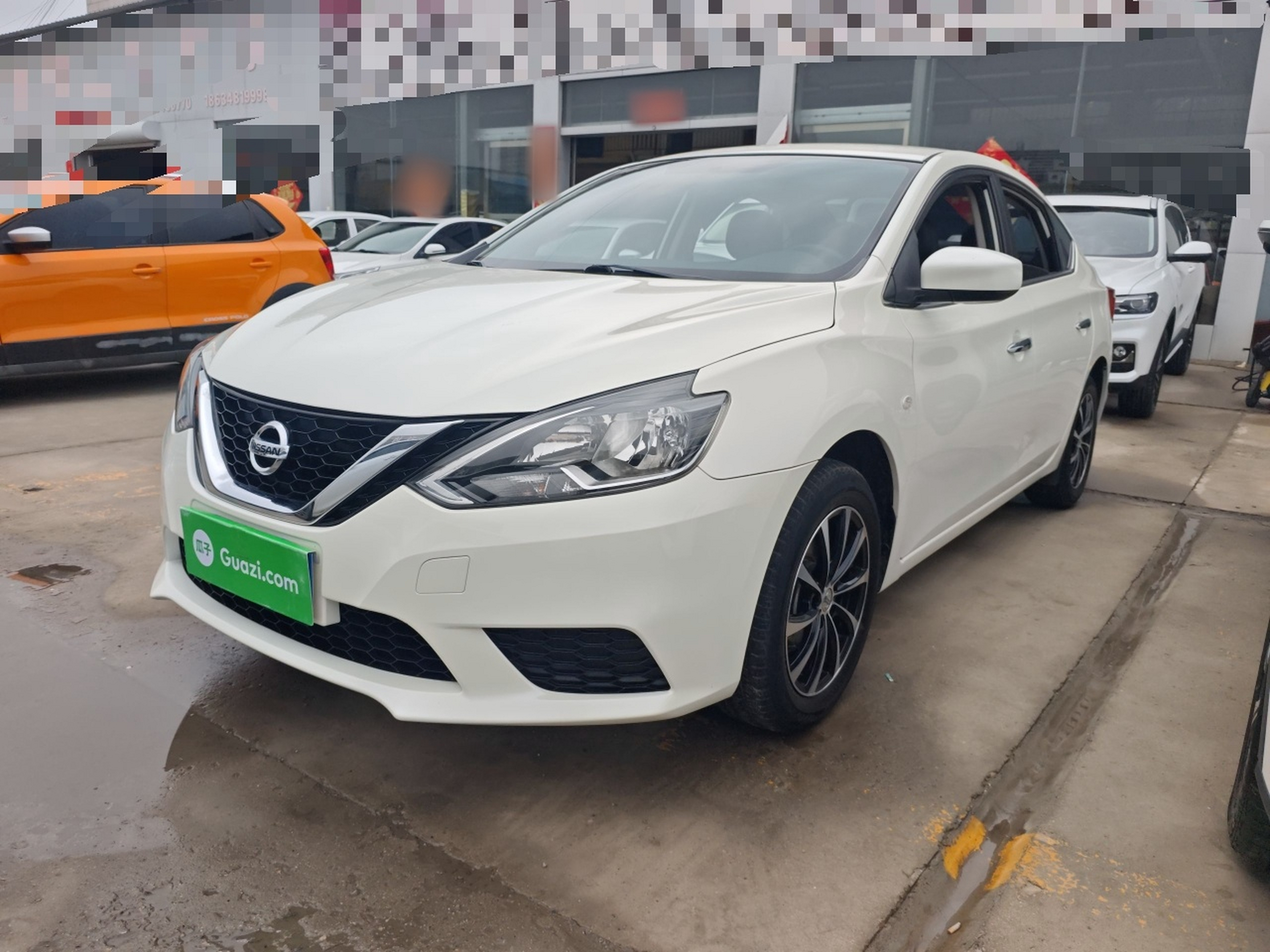 تحت مقدمة السيارة