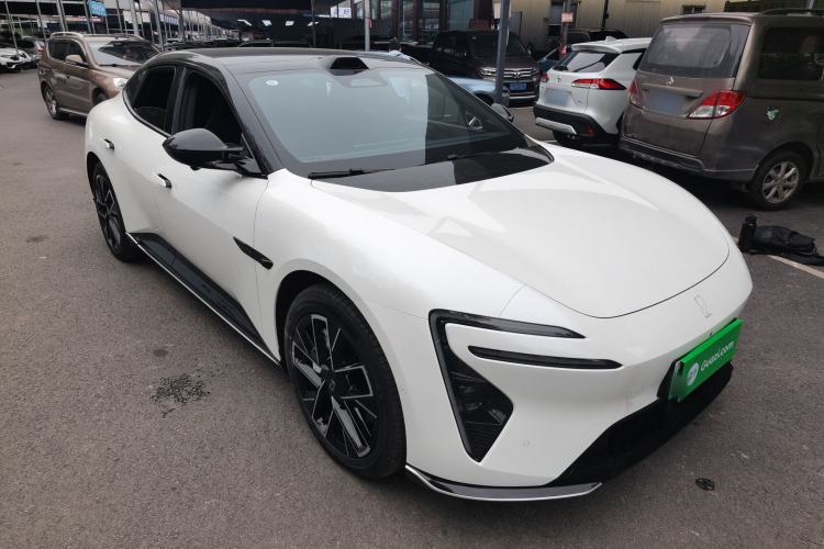 Used Avatr 06 2025 Ultra Pure Electric Edition Front Right 45 Deg