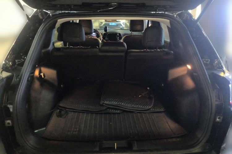 Used Jeep Cherokee 2019 2.0T Two-Wheel Drive Smart Enjoyment Version China V