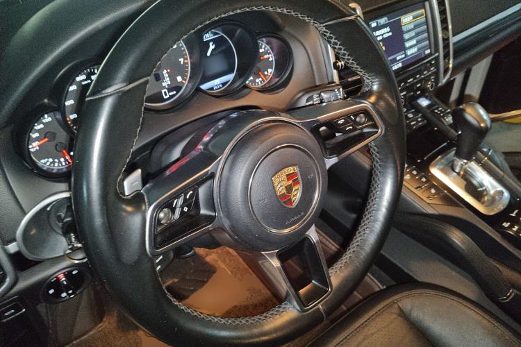 Used Porsche Cayenne 2015 Cayenne 3.0T Steering Wheel
