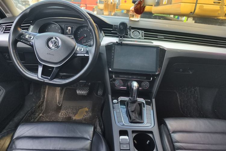 Used Volkswagen Magotan 2018 330TSI DSG Advanced Model Center Console