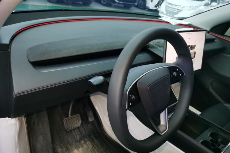 Used Tesla Model Y 2025 Rear-Wheel-Drive Version Center Console