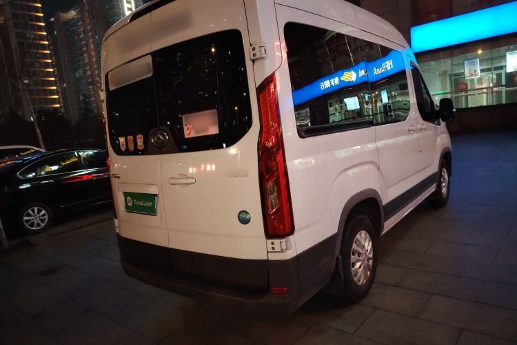 Used SAIC MAXUS Xintu V90 2019 2.0T Manual ZhiDuXing Front-Wheel-Drive Single Tire Short Wheelbase High-Roof 6-Seater