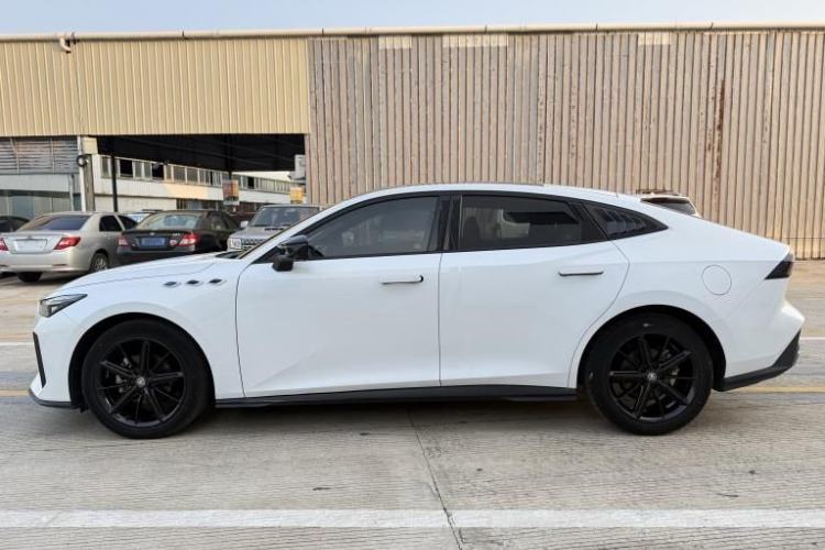 Used Changan UNI-V 2022 1.5T Prestige Version
