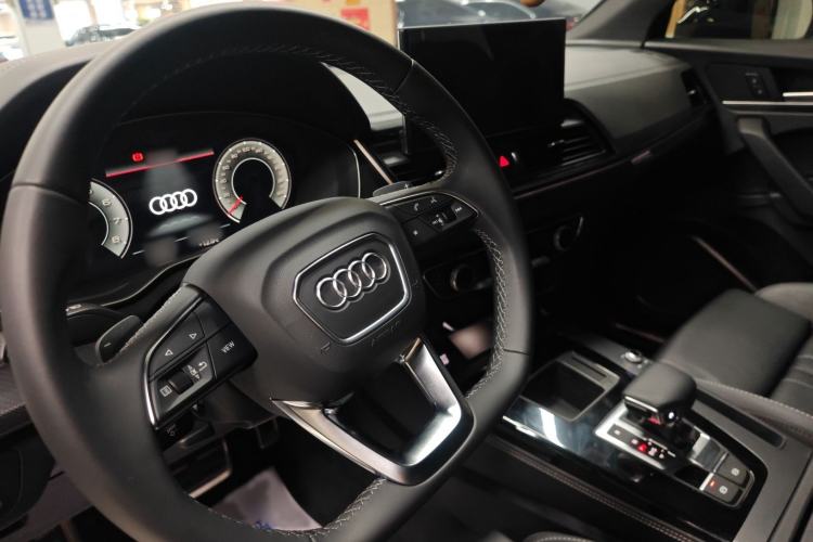 Used Audi Q5L 2023 40T Luxury Dynamic Model Steering Wheel