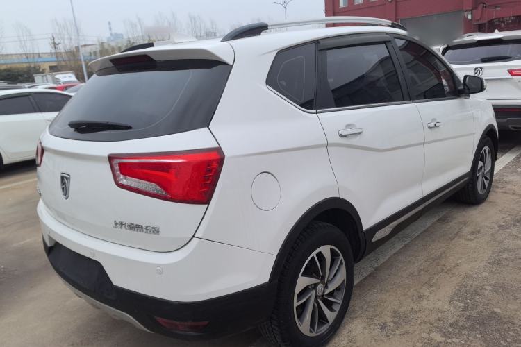 Used Baojun 560 2015 1.8L manual luxury version
