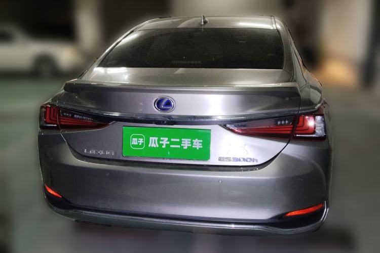 Used Lexus ES 2022 300h Excellence Edition Rear