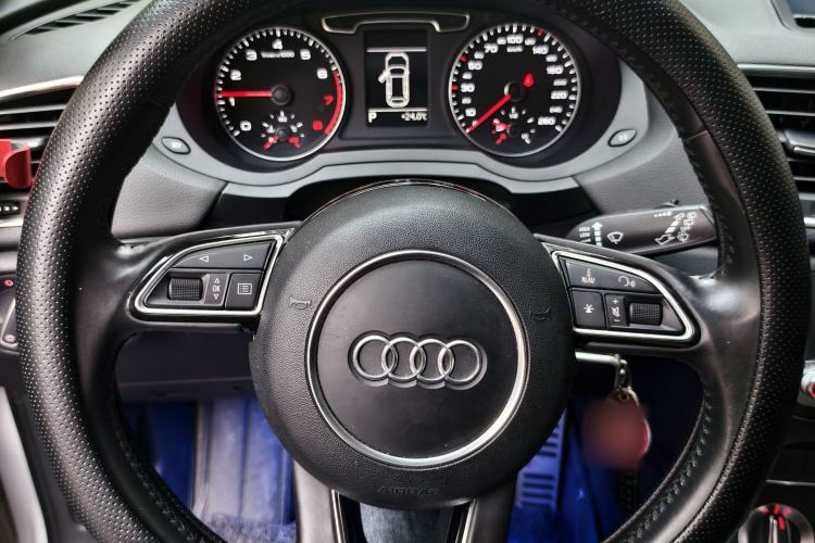 Used Audi Q3 2015 35 TFSI Comfort Model Steering Wheel