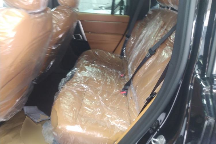 Used iCAR V27 2026 Model 200KM Four-Wheel Drive Falcon 500 Left Rear Seat