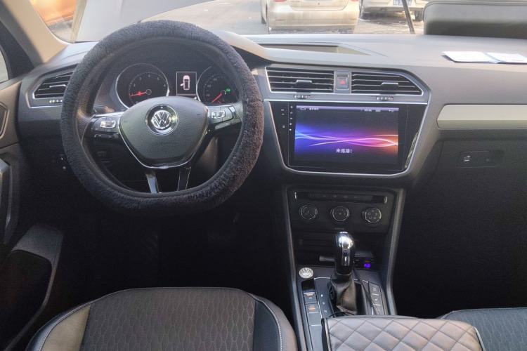 Used Volkswagen Tiguan L 2017 330TSI Automatic Two-Wheel Drive Luxury Edition Center Console