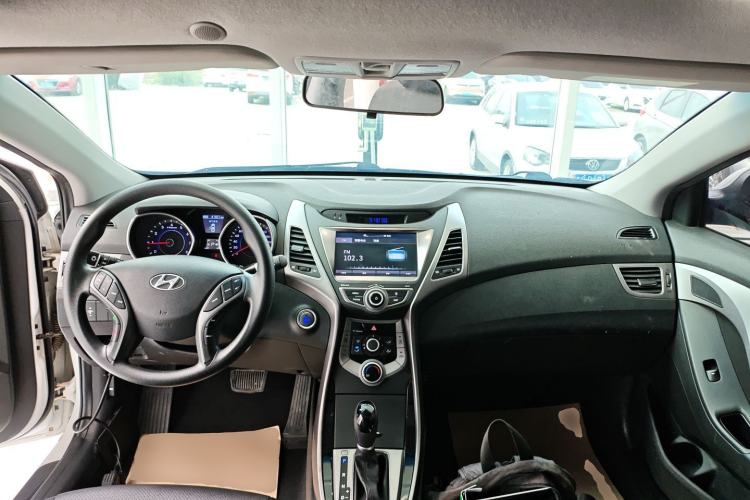 Used Hyundai Elantra (5th Generation / Langdong) 2016 1.6L Automatic Prestige Model Center Console