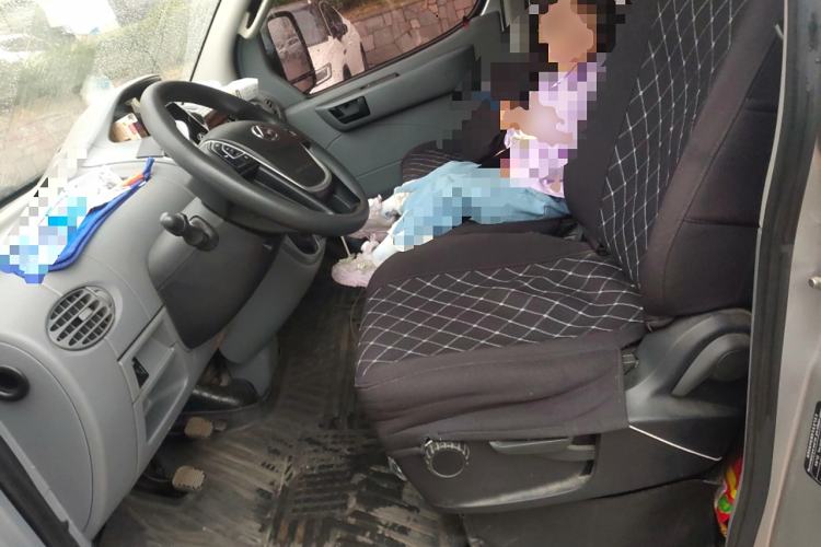 Used SAIC MAXUS Xintu V80 2023 2.0T Manual Classic Aoyuntong Short Wheelbase Ultra-Low Roof 5/6-Seater Left Front Seat