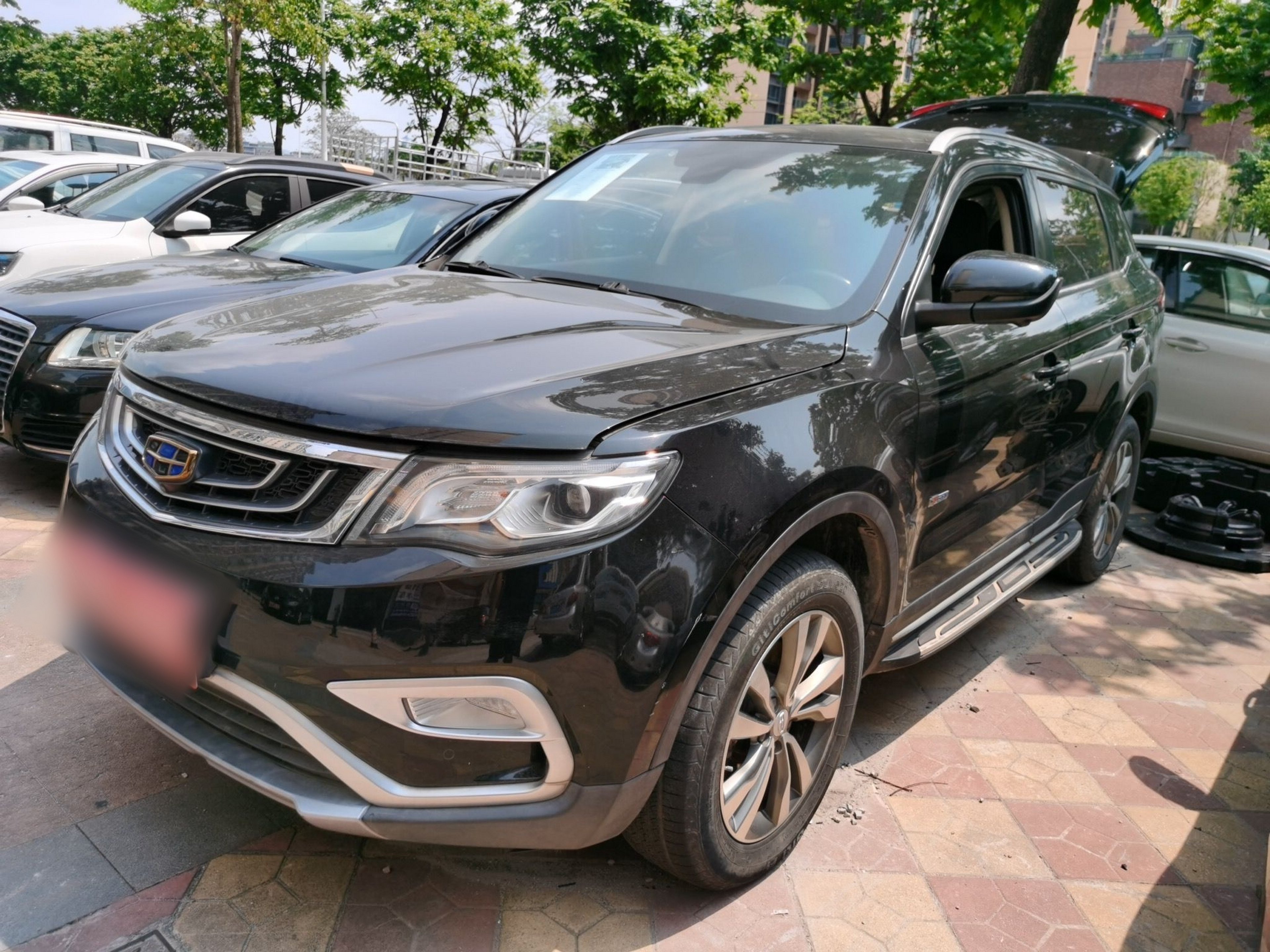 Под передней частью автомобиля