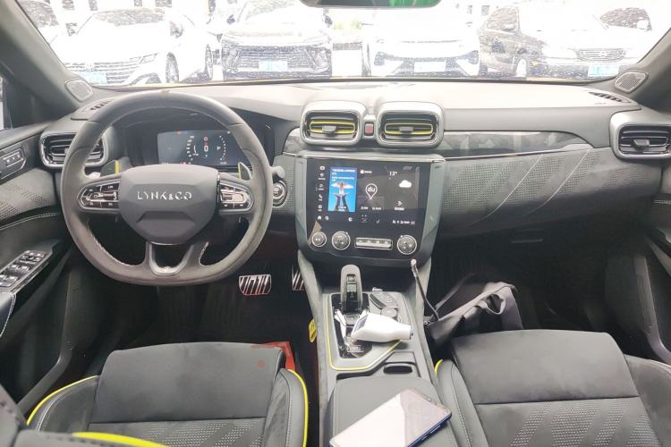 Used Lynk & Co 03 2021 03+ 2.0TD Automatic Wind-Chasing Edition Center Console
