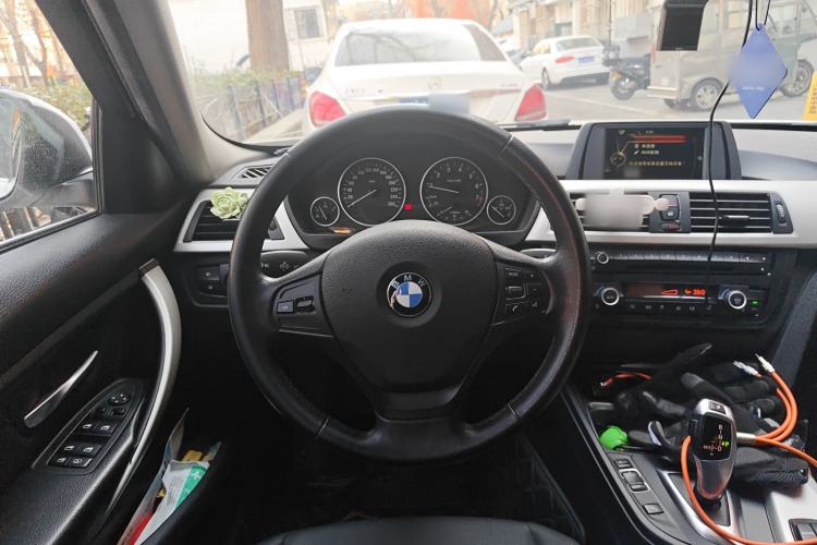 Used BMW 3 Series 2015 320Li Luxury Edition Fashion Model Steering Wheel