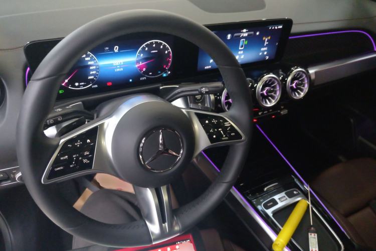 Used Mercedes-Benz GLB 2024 Refresh GLB 220 Fashion Edition Center Console