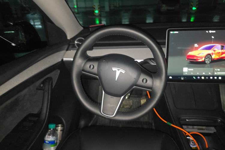 Used Tesla Model Y 2024 Long-Range All-Wheel-Drive Version
