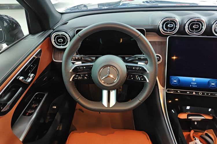 Used Mercedes-Benz GLC 2025 Refreshed GLC 300 L 4MATIC Dynamic Version 5 Seats Steering Wheel