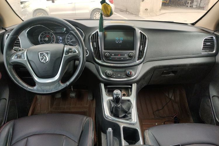Used Baojun 560 2015 1.8L manual luxury version
