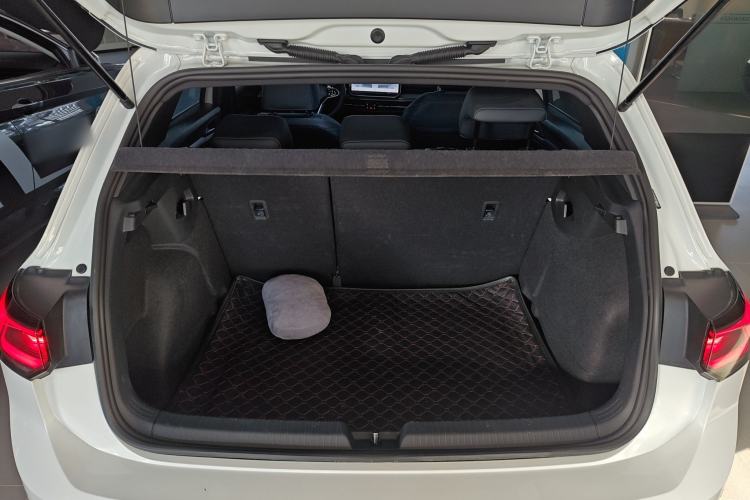 Used Volkswagen Golf 2025 300TSI R-Line
