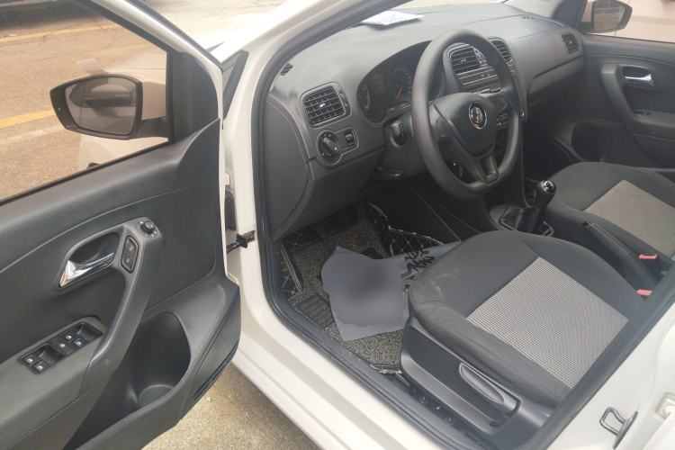 Used Volkswagen Polo 2016 1.4L Manual Fashion Model Driver Seat