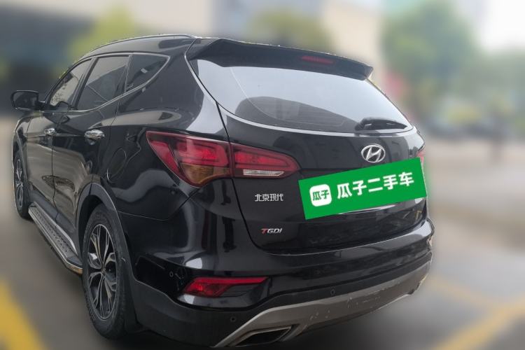 Used Hyundai Santa Fe 2017 2.0T Automatic Two-Wheel Drive Smart Version 7 Seats
