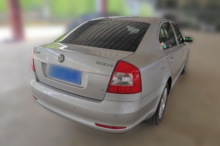 Used Skoda Octavia 2010 1.6L Automatic Yijun Edition Rear Right 45 Deg
