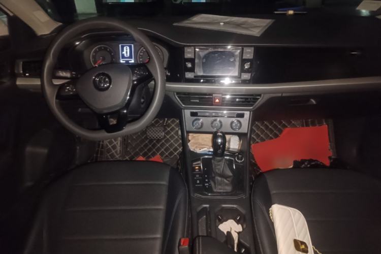 Used Volkswagen Lavida 2019 1.5L Automatic Comfort Edition China VI Standard Center Console