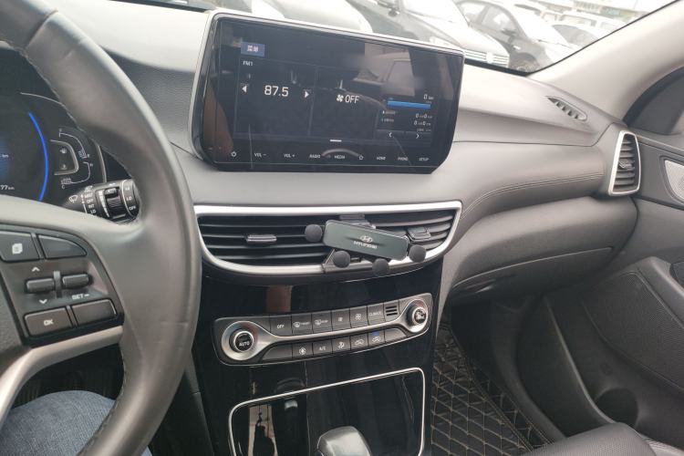 Used Hyundai Tucson 2019 280TGDi Dual-Clutch Two-Wheel Drive Fashion Edition China VI Standard Center Console