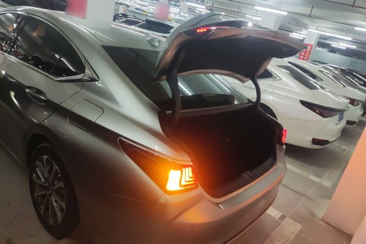 Used Lexus ES 2022 300h Excellence Edition