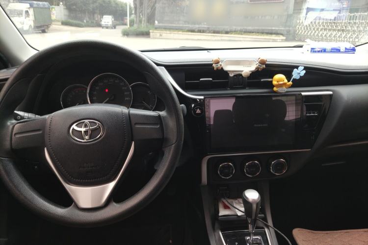 Used Toyota Corolla 2017 1.2T CVT GL Center Console