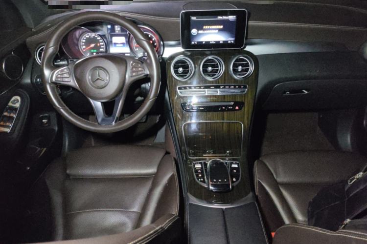 Used Mercedes-Benz GLC 2017 GLC 260 4MATIC Dynamic Edition Center Console