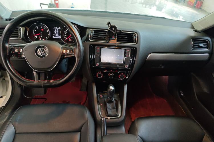 Used Volkswagen Sagitar 2018 280TSI DSG Ignite Edition Center Console