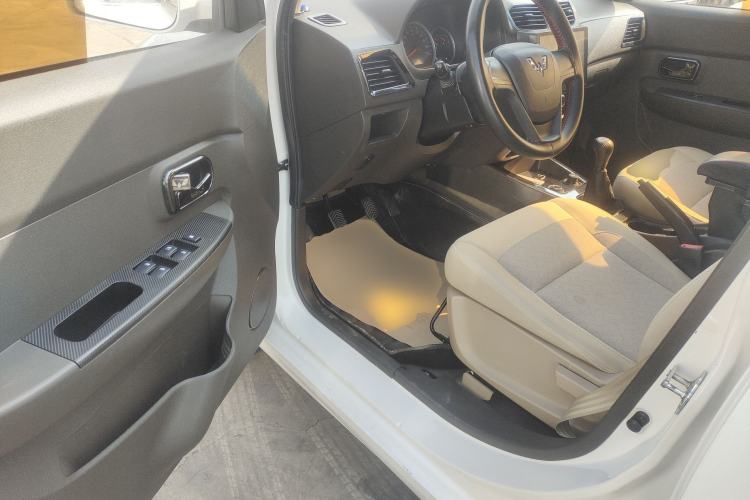 Used Wuling Hongguang 2014 1.5L S Standard Version
