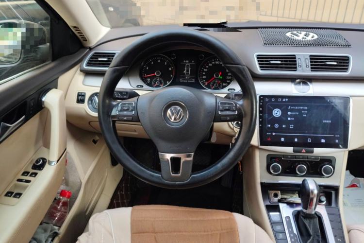 Used Volkswagen Magotan 2012 Revised Version 1.8TSI Leading Edition Steering Wheel