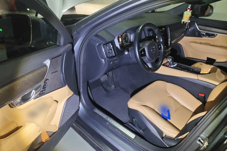 Used Volvo V90 2017 Cross Country T5 AWD Smart Range Edition