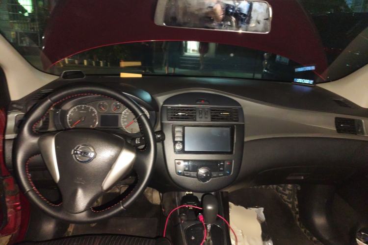 Used Nissan Tiida 2011 1.6T M-CVT Cool Edition Center Console