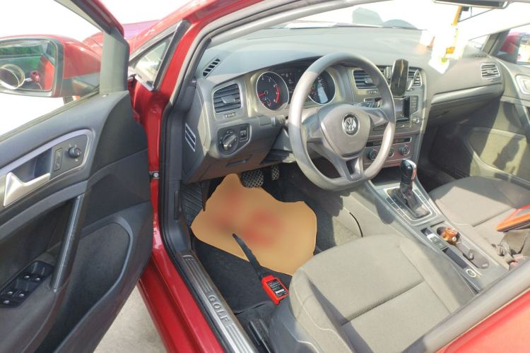 Used Volkswagen Golf 2015 1.6L Automatic Fashion Model
