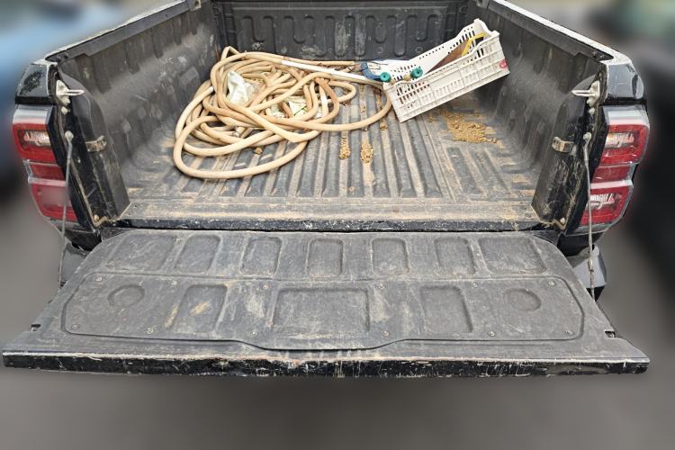 Used Great Wall King Kong Poer 2023 2.0T Automatic Diesel 4x4 Elite Edition Flatbed GW4D20M Trunk