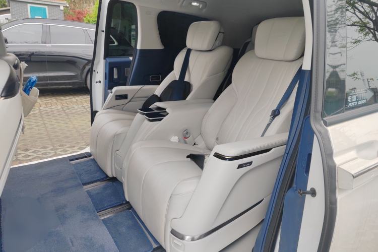 Used Buick Century 2023 2.0T Six-Seater Yinshi Edition Left Rear Seat