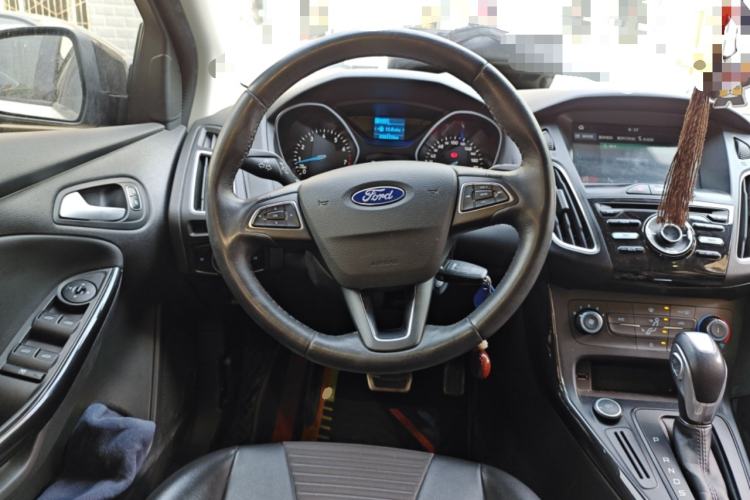 Used Ford Focus 2018 Hatchback Classic 1.6L Automatic Trendy SmartDrive Edition Steering Wheel