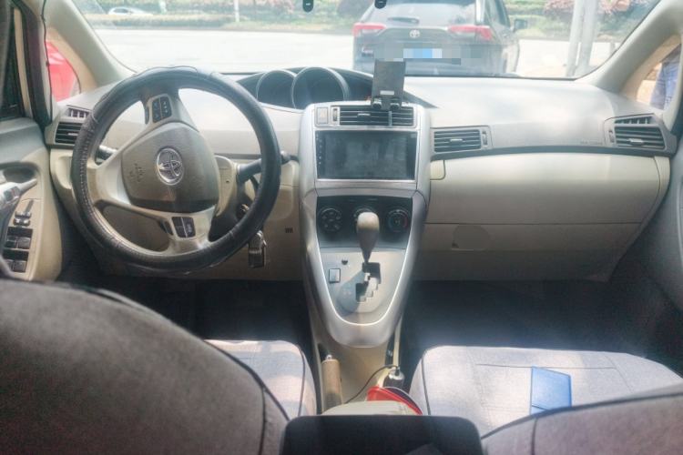 Used Toyota Verso 2015 180E CVT Crossover Edition
