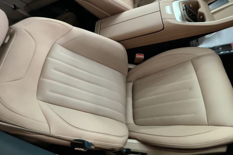 Used ONVO L60 2025 Model—60 kWh Rear-Wheel-Drive Version Right Front Seat