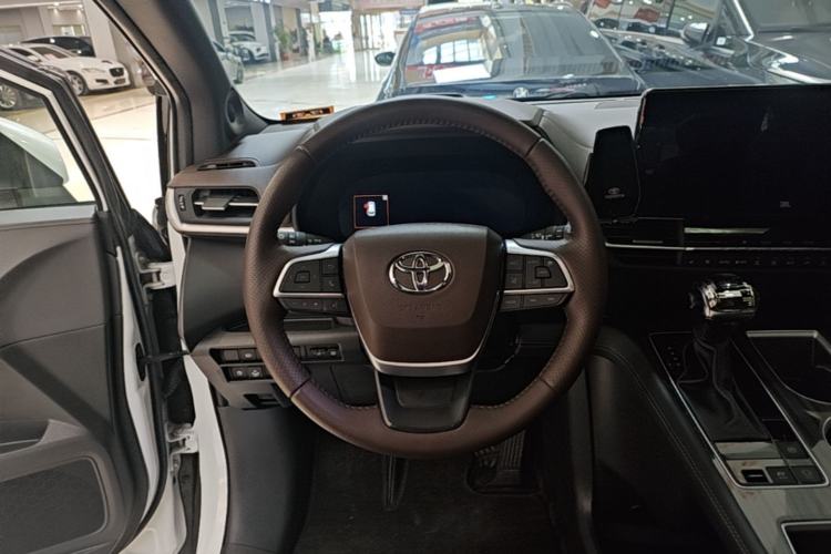 Used Toyota SIENNA 2021 2.5L Hybrid Platinum Edition Steering Wheel