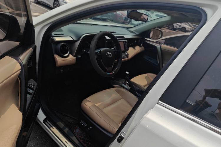 Used Toyota RAV4 2013 2.5L Automatic 4x4 Elite Edition Driver Seat