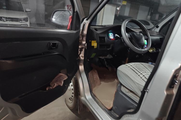 Used Wuling EV50 2022 Affordable Model Anchi with 35.904 kWh
