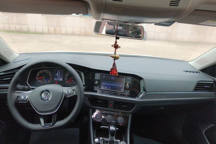 Used Volkswagen Sagitar 2020 200TSI DSG Comfort Version China VI Standard Center Console