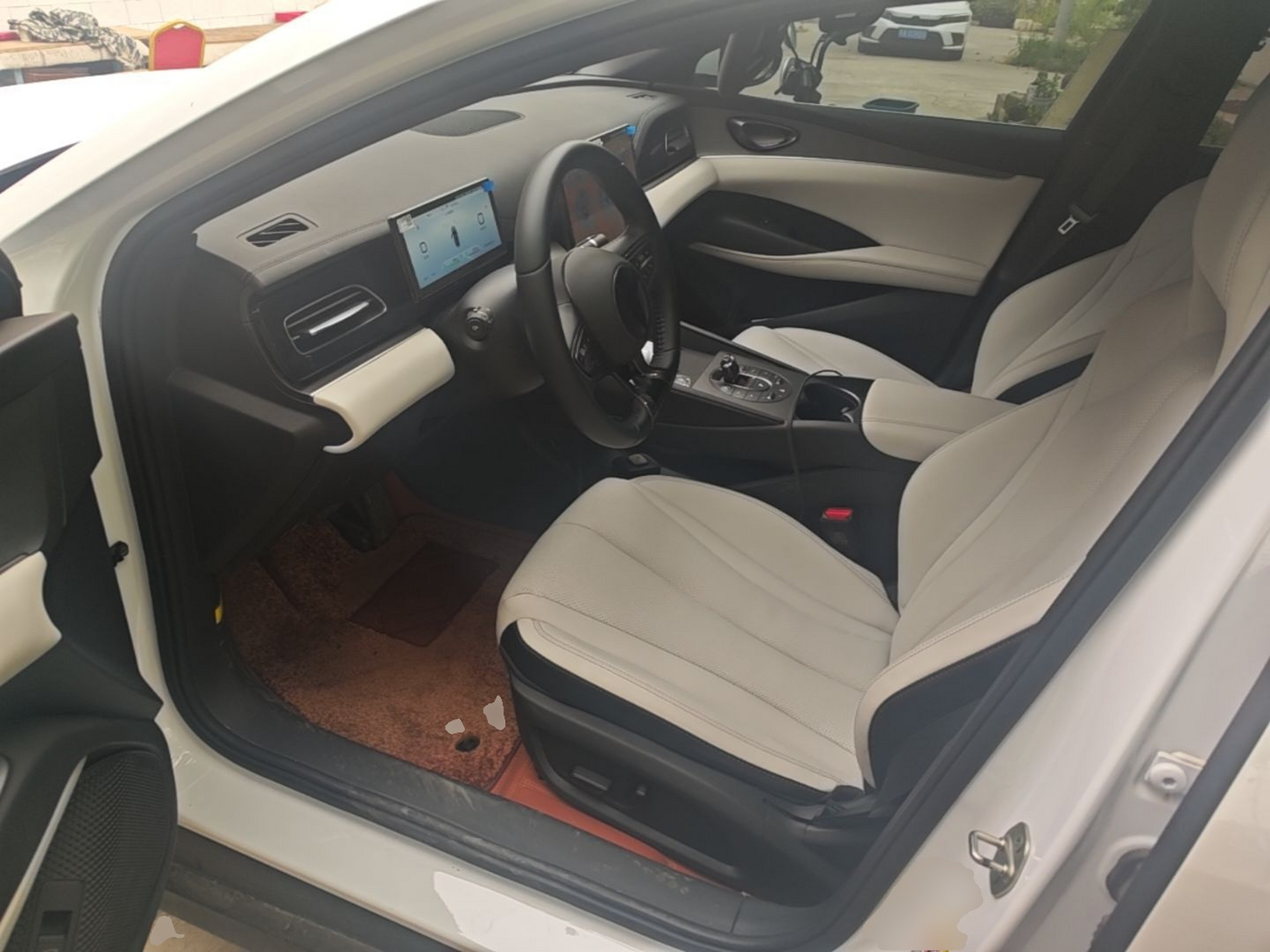 Переднее сиденье в автомобиле