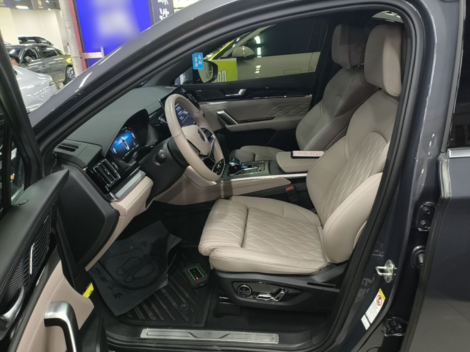 BYD Tang New Energy 2024 EV Glory Edition 600KM Premium Model — снимка 17