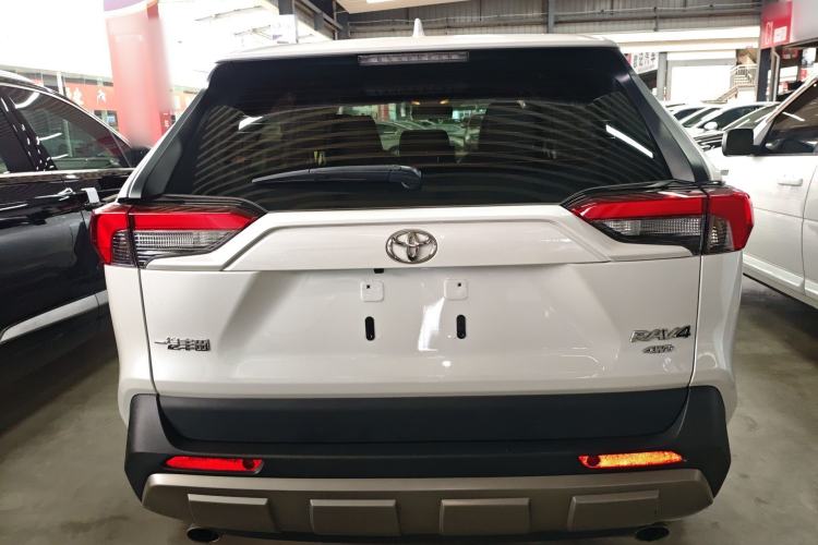 Used Toyota RAV4 2022 2.0L CVT 4x4 Fashion Edition
